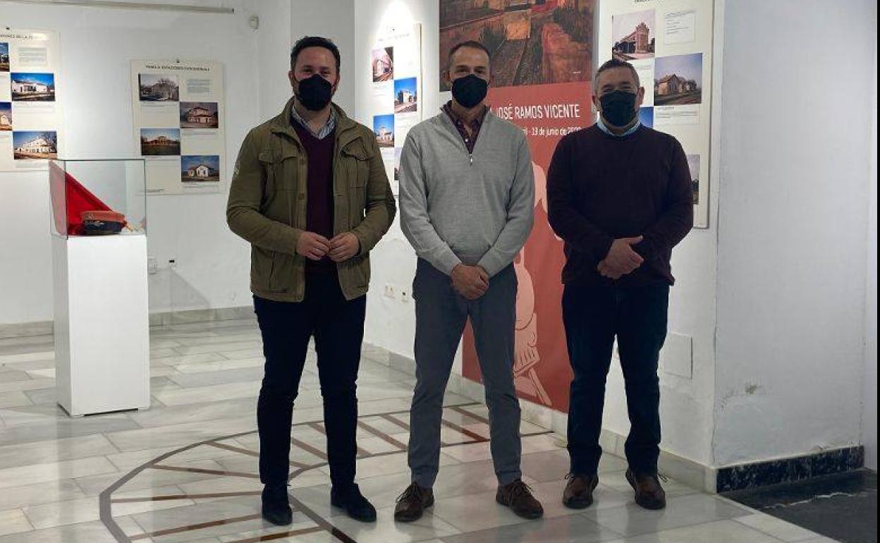 Juan José Ramos junto al concejal del MUVI, José Manuel Blanco y el técnico del mismo, Pepe López 