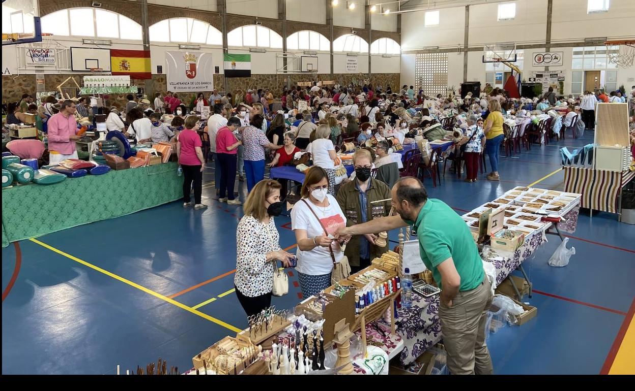 Las cerca de 300 bolilleras en el Pabellón de la Juventud 
