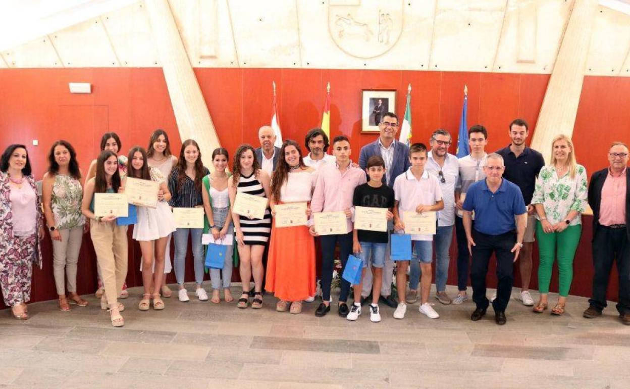 Los galardonados en la segunda edición de los premios a la excelencia educativa. 