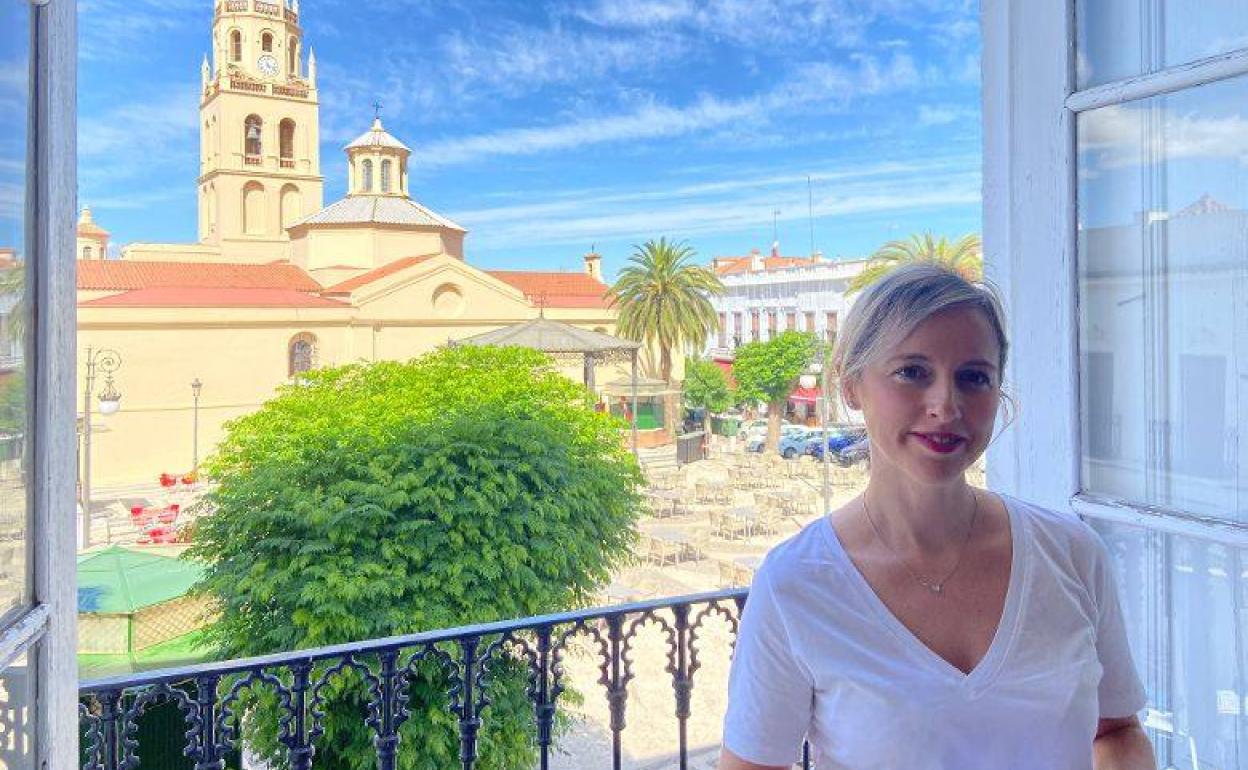 Carmen Romero, concejal de Formación, en rueda de prensa 