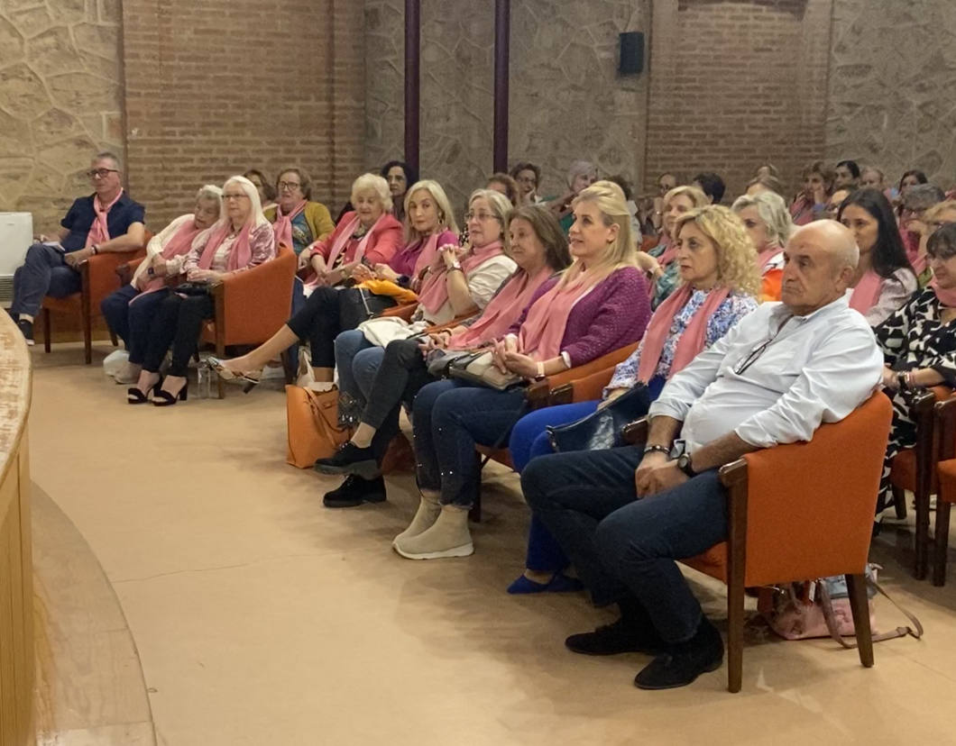 Fotos: Villafranca se tiñe de rosa para luchar contra el cáncer de mama