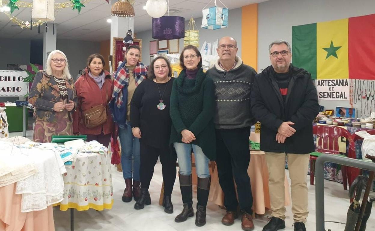 La junta directiva de 'Teranga' en la inauguración de su mercadillo navideño. 