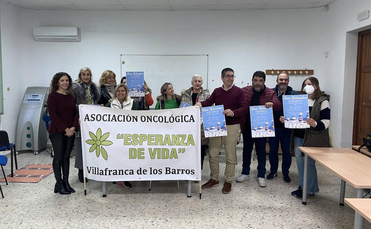 Foto de familia en la presentación de la San Silvestre 2022 en Villafranca. 