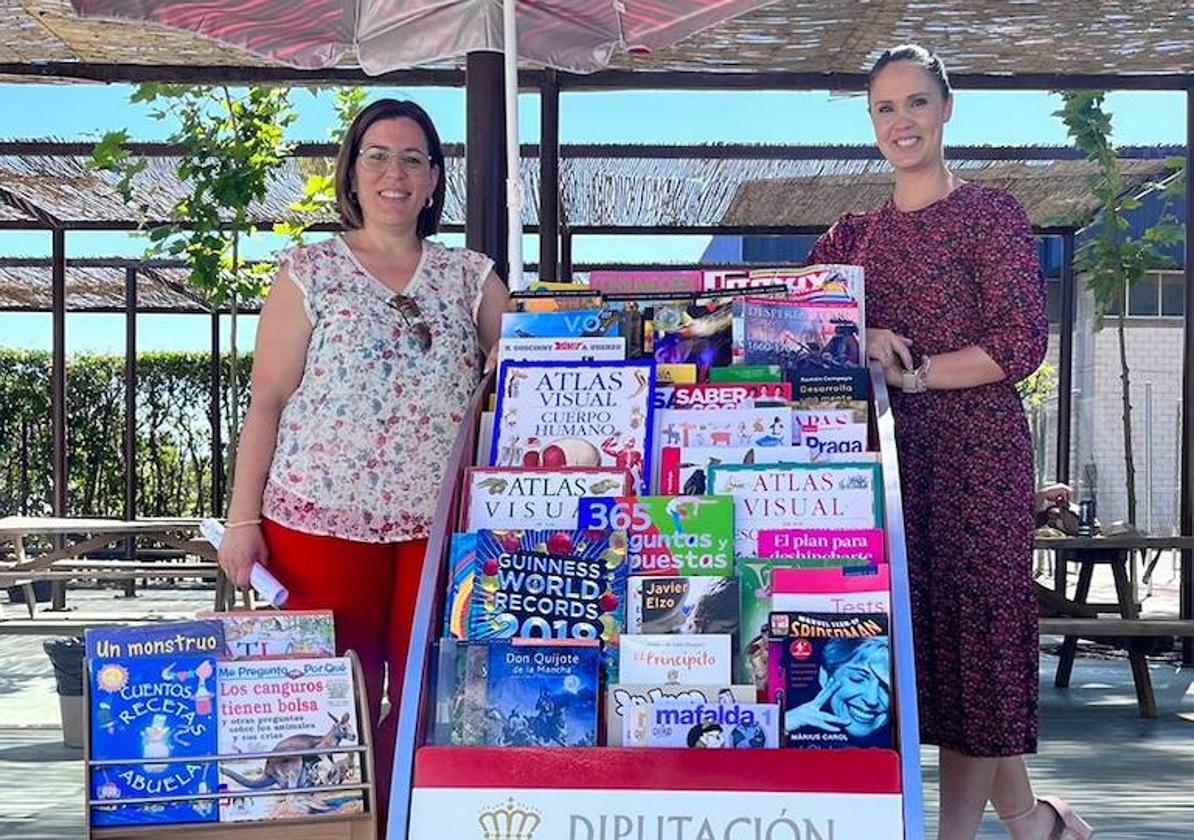 Marián Vicente Fernández, concejal de Agenda 2030 y Elisabeth Gragera, responsable de la Biblioteca Municipal 'Cascales Muñoz' presentaban este nuevo servicio en rueda de prensa