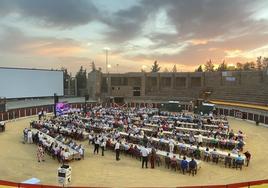 Foto archivo, cena del mayor 2022 celebrada en la Plaza de Toros de la localidad.