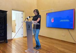 Francisco Jiménez Araya, alcalde de Villafranca, en rueda de prensa, hace balance de sus 100 primeros días.