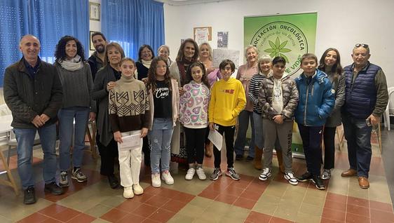 «Flores y libros contra el cáncer» recauda 2117 euros