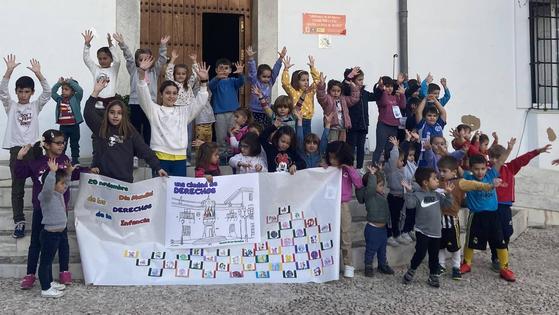 Los pequeños de Villafranca exigen que los derechos de la infancia lleguen a todos los niños y niñas del mundo