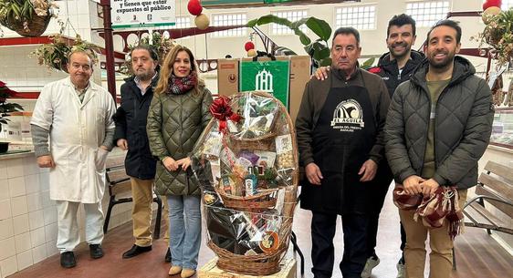 El Mercado de Abastos sortea entre sus clientes una gran cesta navideña, una secadora y un televisor