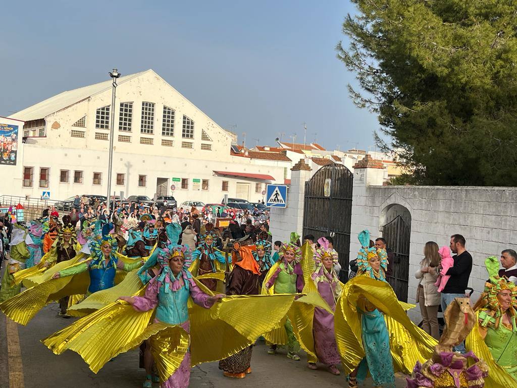 Fotos: Multitudinario desfile de carnaval en Villafranca