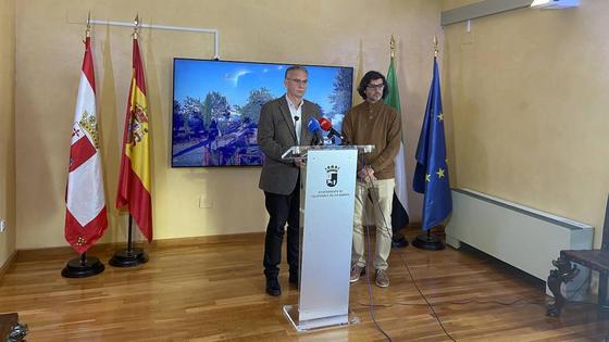 El delegado del Gobierno aborda junto al alcalde de Villafranca proyectos de interés para el municipio