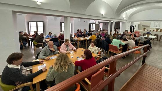 Bingo, 'Café con' o taller de risoterapia, nuevas actividades para mayores de 60 años