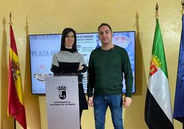 El director musical de la Banda, Javier Pardo, junto a la concejala de Cultura, Miriam García Cabezas en la presentación del evento.