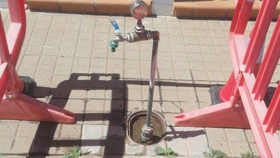 Acciona recomienda seguir usando agua embotellada para uso humano y cocinar