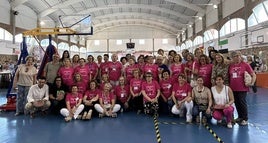 Foto de familia con las encajeras de Villafranca.