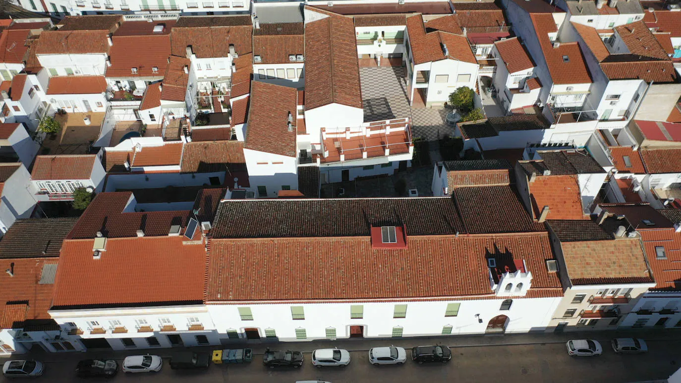 Vista aérea del colegio y el convento Hermanas de la Cruz de Villafranca desde la calle Sor Ángela.