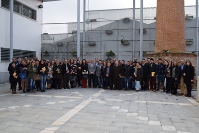 Participantes en la sesión de trabajo de Fedesiba ante la fachada del CID de Villafranca