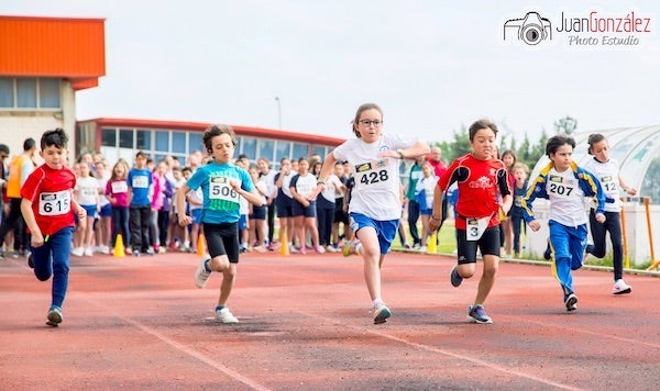 Imagen de la final de los 60 metros lisos de 4º de primaria.