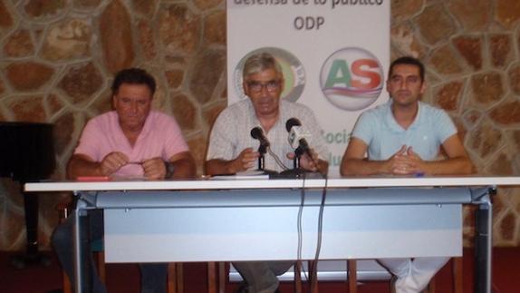 De izquierda a derecha: José Martínez, Juan Viera y Cristóbal Torres, miembros de ODP-AS. 