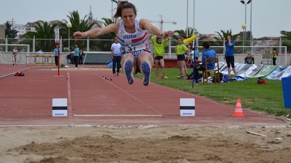 La atleta Lucía Sánchez en pleno esfuerzo. 