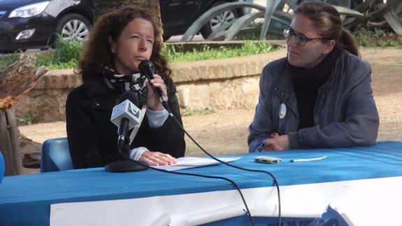 La madre de un autista habla de su experiencia, junto a la srecretaria de Aprosuba-13, Piedad Merchán. 