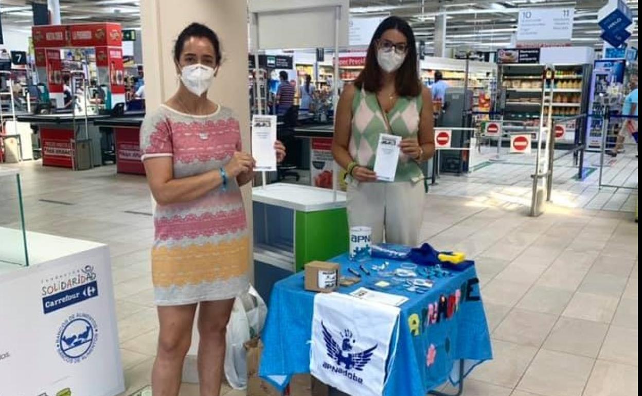 APNADOBE realiza una campaña de concienciación sobre el autismo en Carrefour