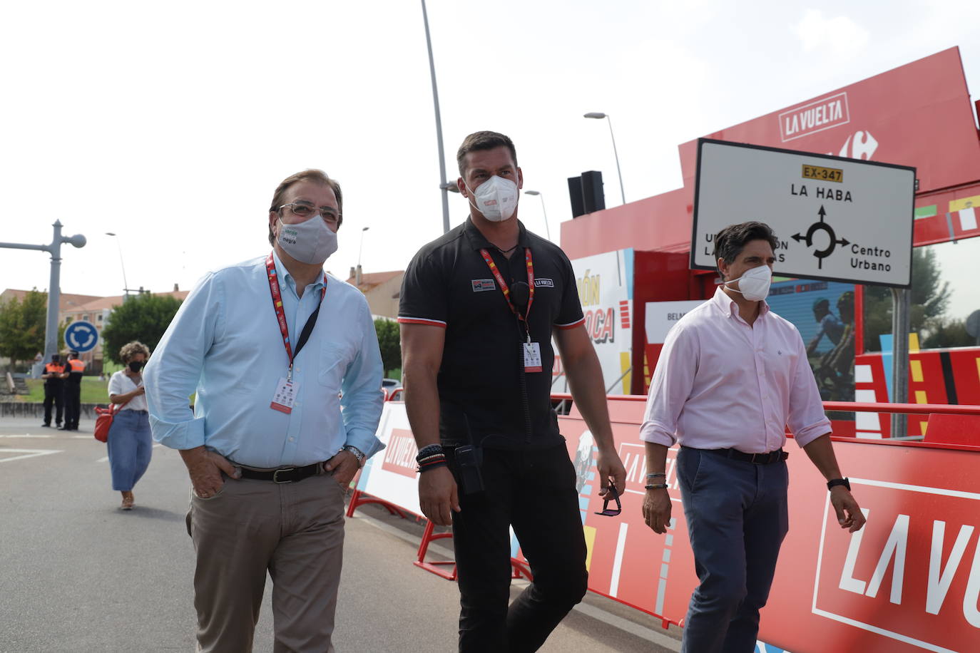Guillermo Fernández Varam presidente de la Junta de Extremadura, en su recorrido. 
