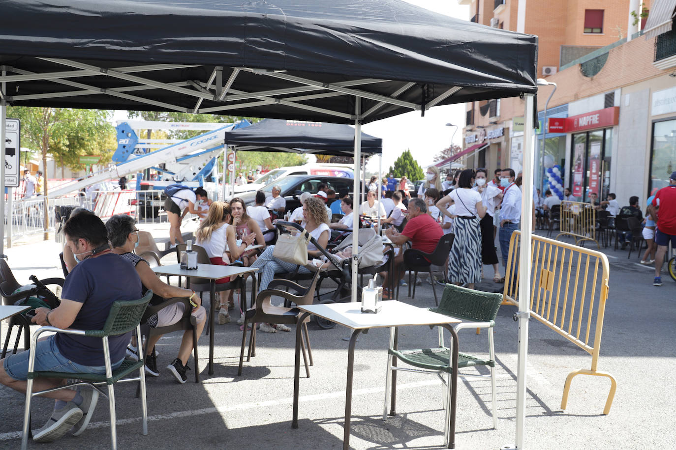 Ambiente en los bares ya desde por la mañana en Villanueva de la Serena. 