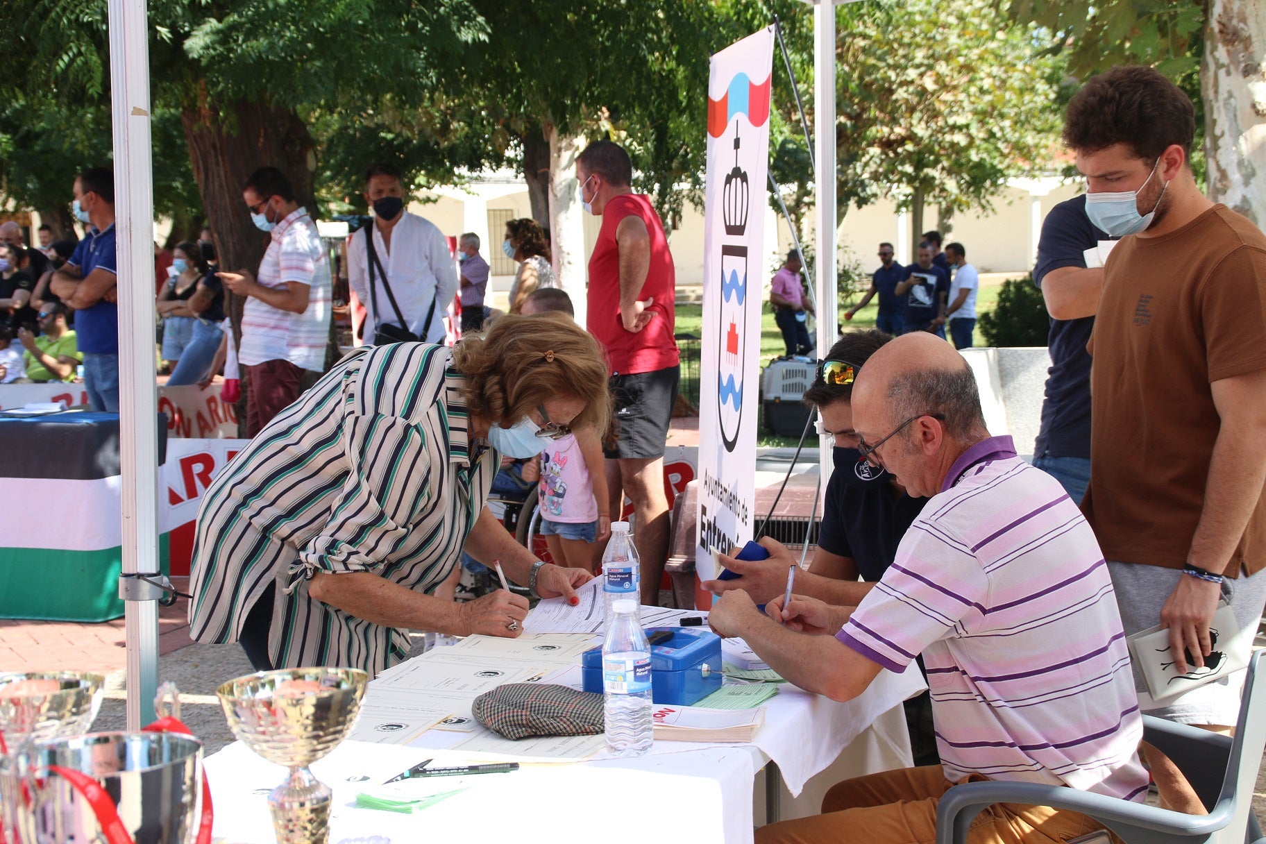 Participantes en el I Concurso Canino Nacional celebrado en Entrerríos. 