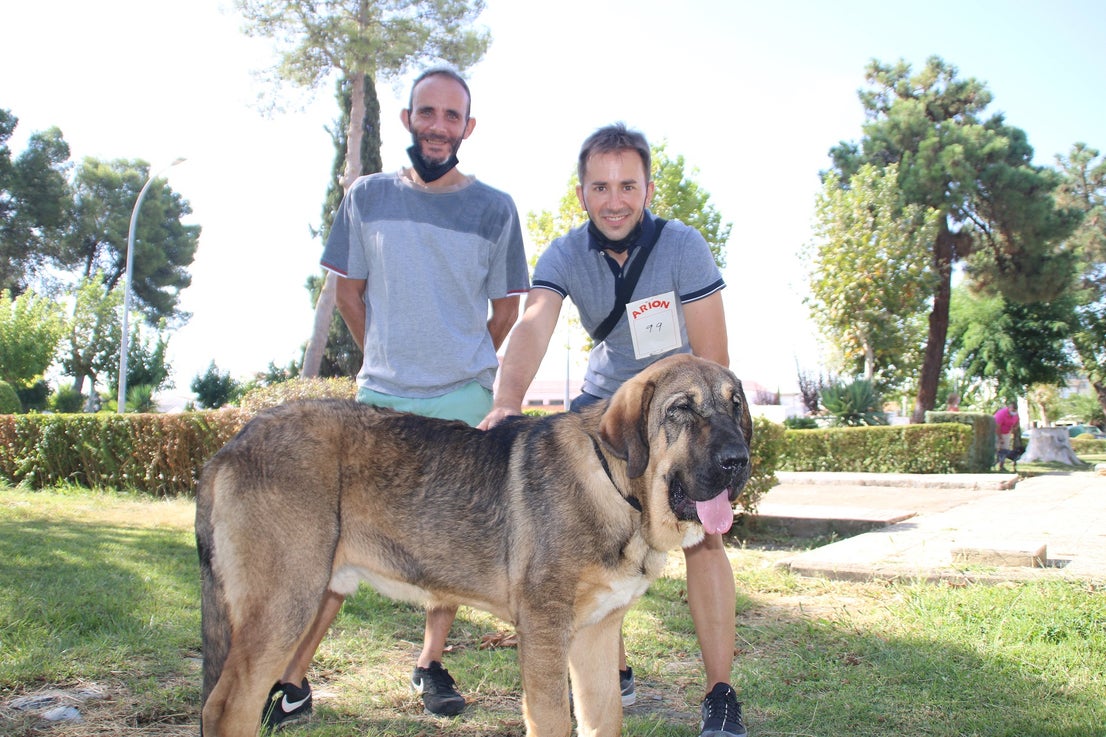 Participantes en el I Concurso Canino Nacional celebrado en Entrerríos. 