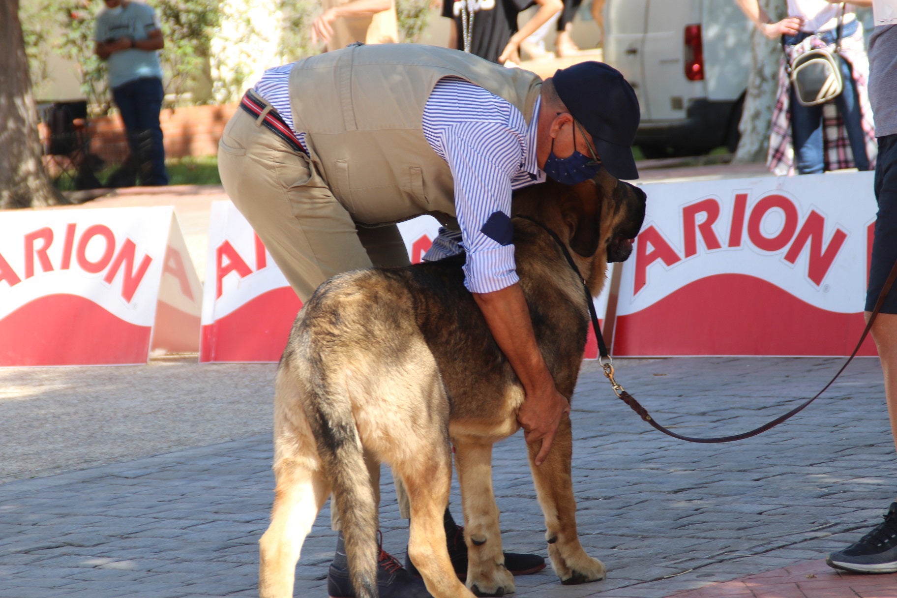 Participantes en el I Concurso Canino Nacional celebrado en Entrerríos. 