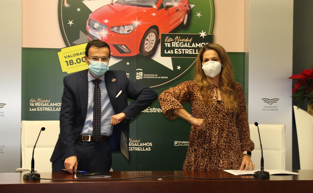 Cristina Menea junto al Alcalde, Miguel Ángel Gallardo. 