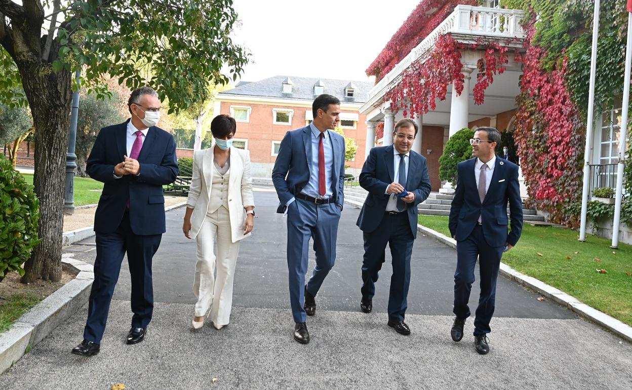 José Luis Quintana, Isabel Rodríguez, Pedro Sánchez, Guillermo Fernández y Miguel Ángel Gallardo. 