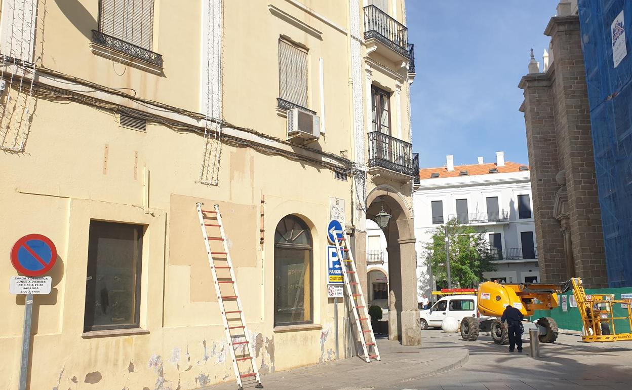 El PP denuncia que la empresa que instala las luces navideñas no tiene contrato