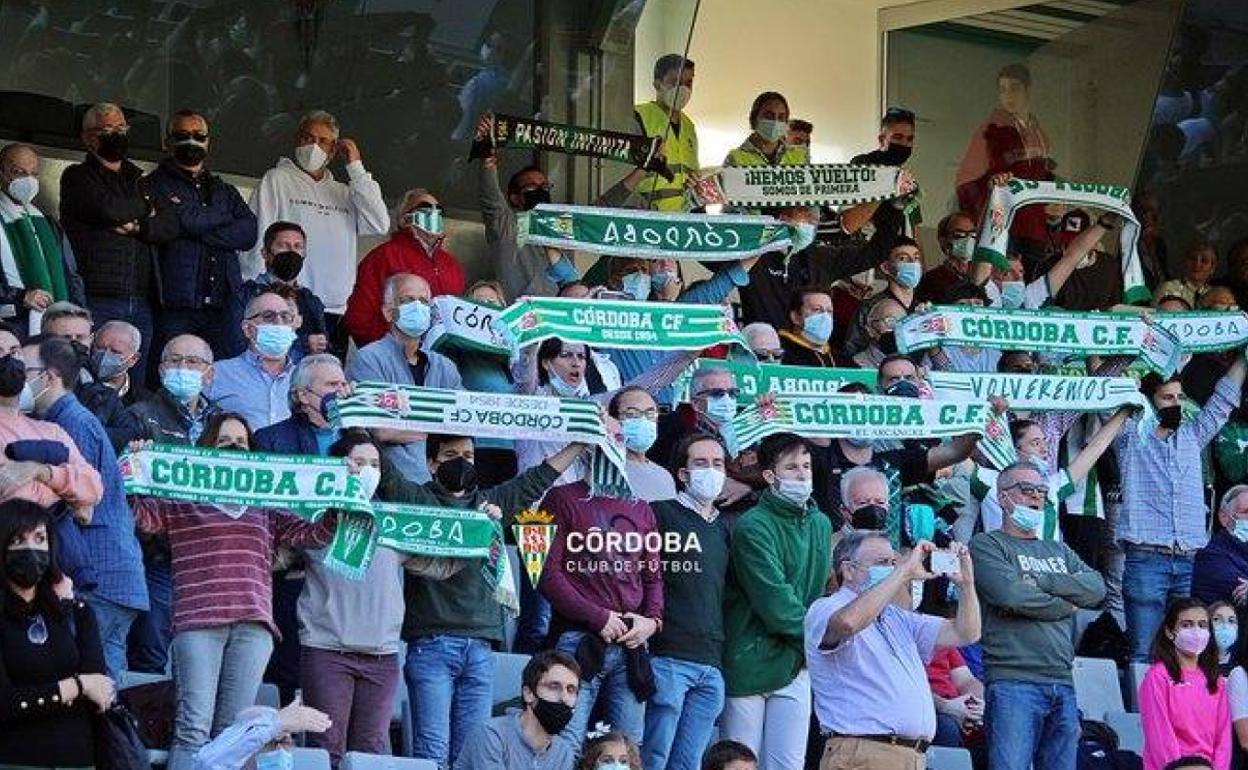 El Córdoba completa su segundo autobús de aficionados para acompañar al equipo este sábado en Villanueva