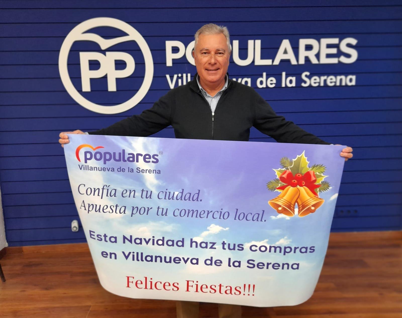 Manuel Lozano anima a comprar en el comercio local. 