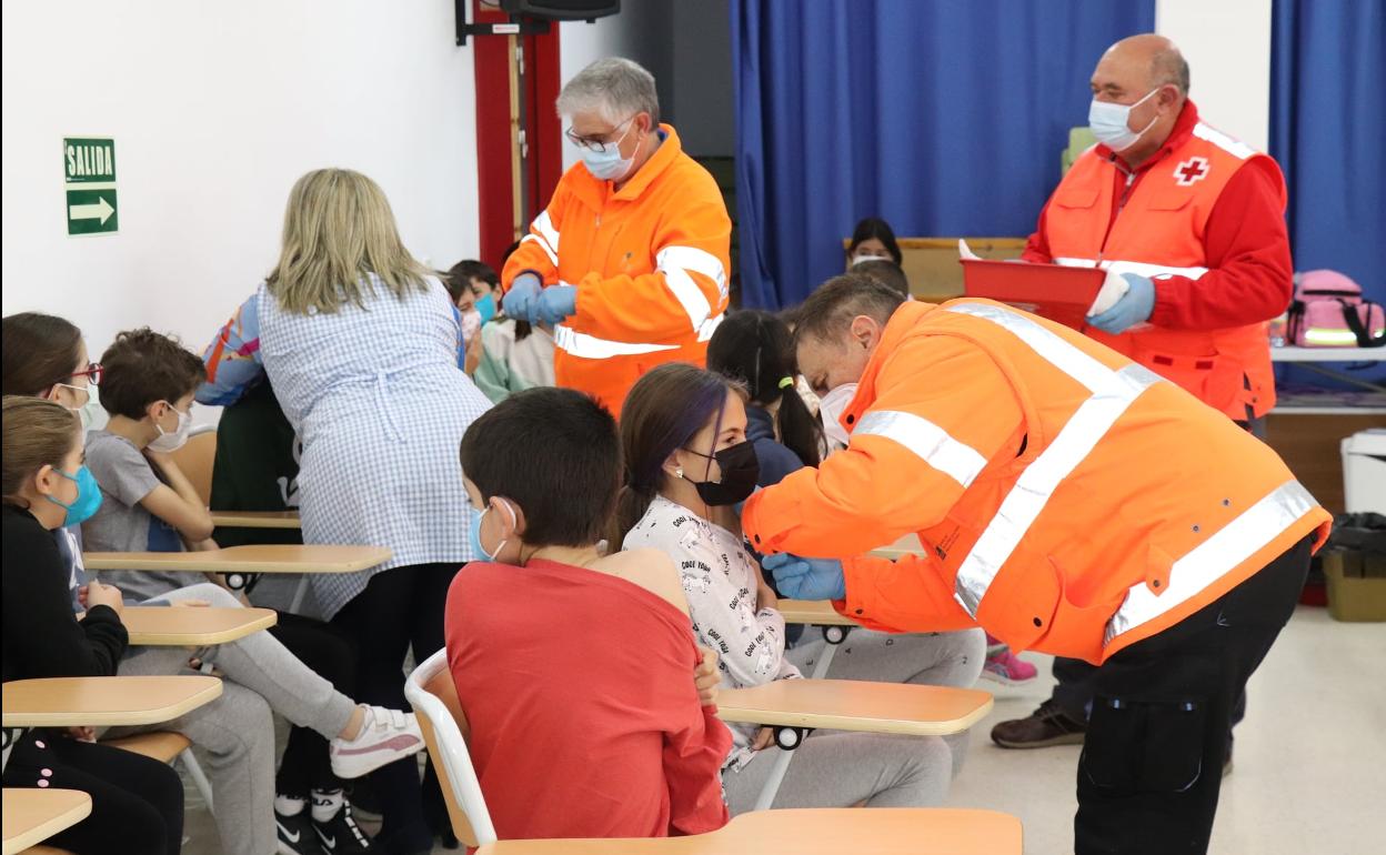 Los escolares villanovenses reciben su primera vacuna contra el coronavirus