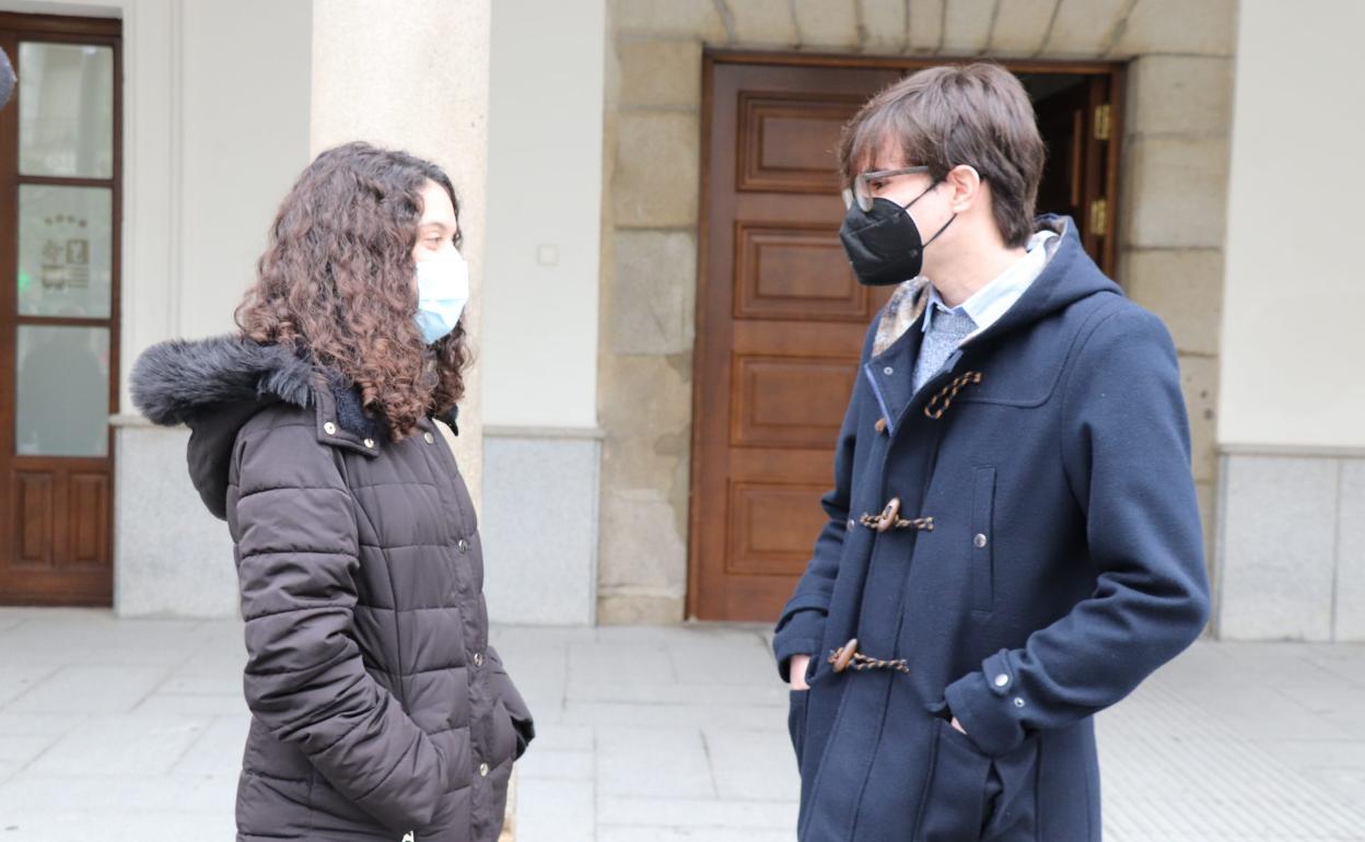 Nerea Sánchez y David Cabanillas han recibido las becas 'Antonio Huertas'