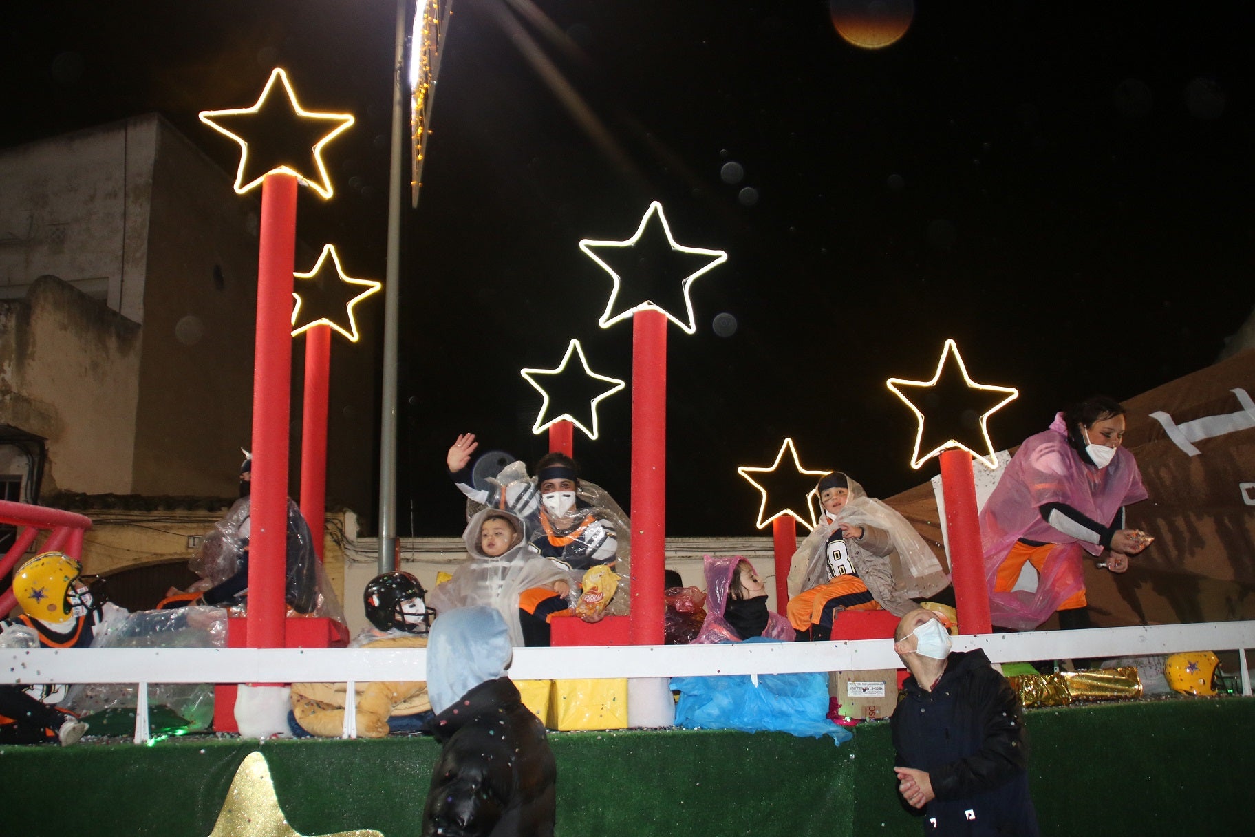 Los Reyes Magos y las carrozas de la cabalgata trajeron la ilusión. 