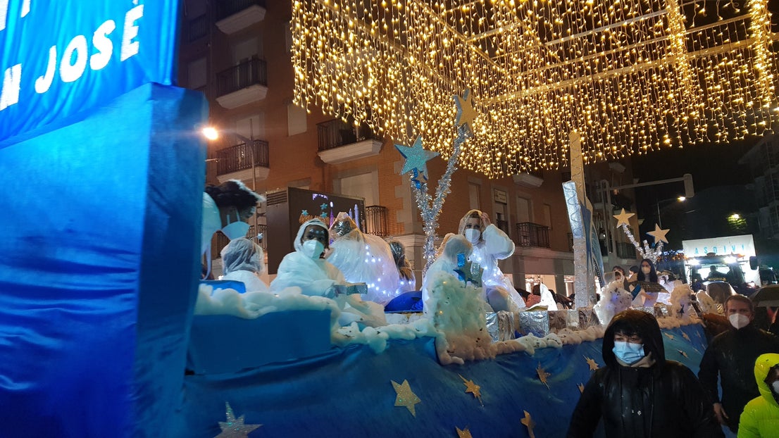 Los Reyes Magos y las carrozas de la cabalgata trajeron la ilusión. 