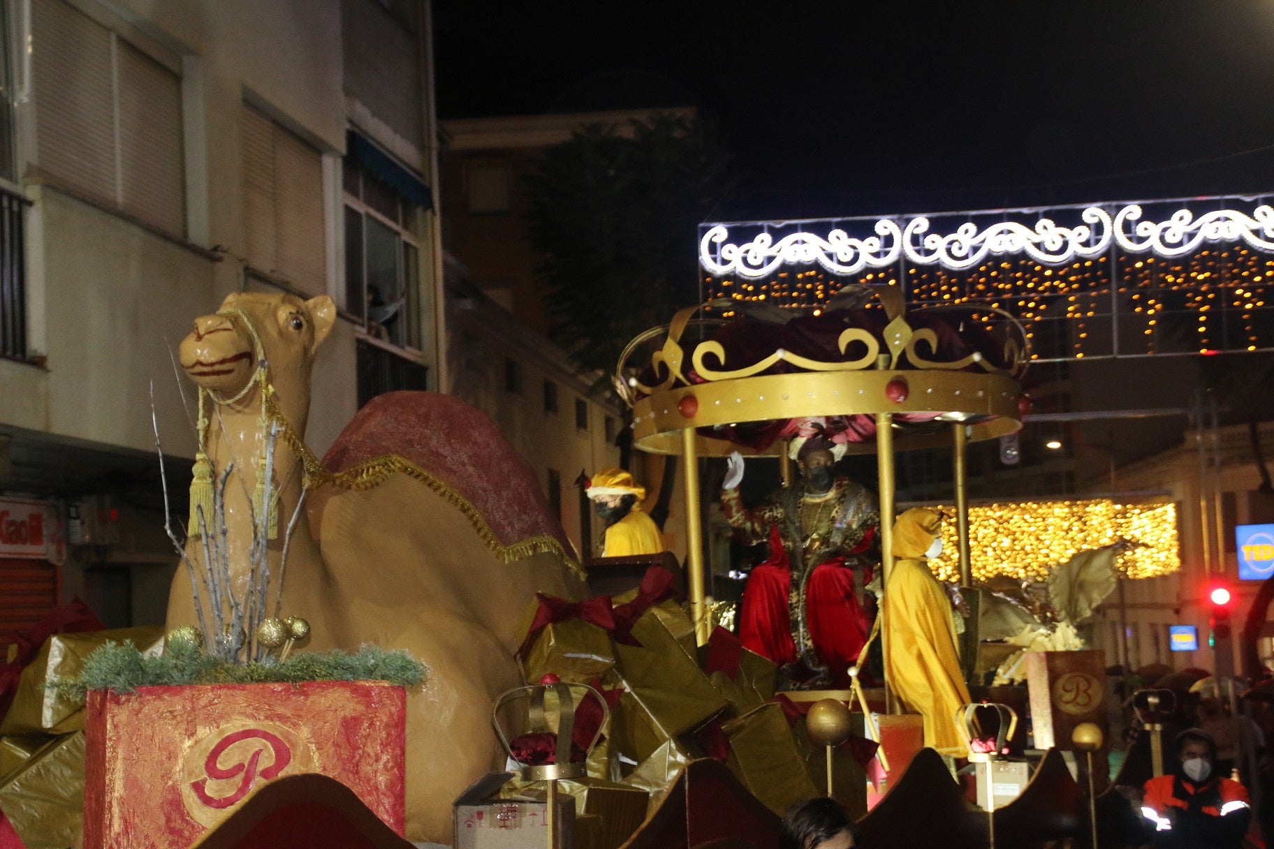 Los Reyes Magos y las carrozas de la cabalgata trajeron la ilusión. 