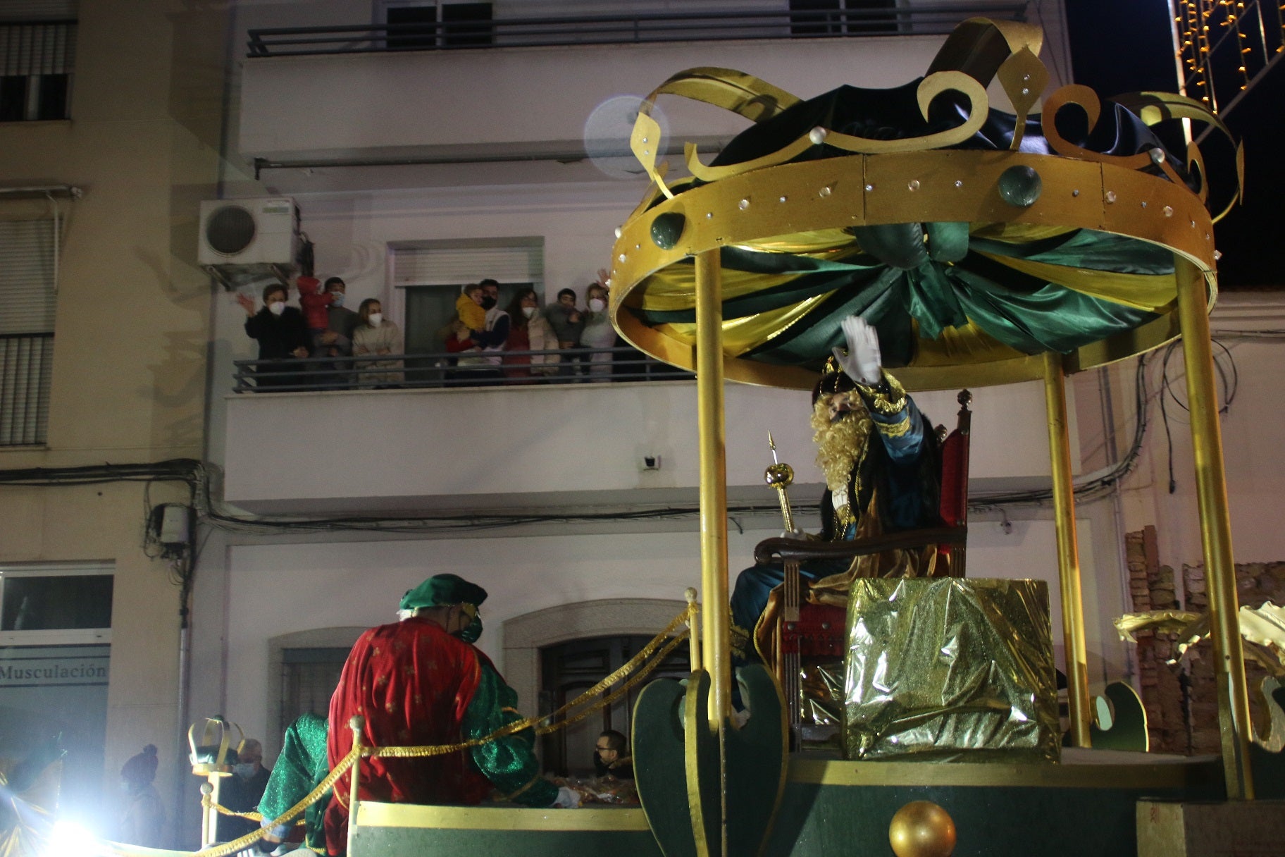Los Reyes Magos y las carrozas de la cabalgata trajeron la ilusión. 