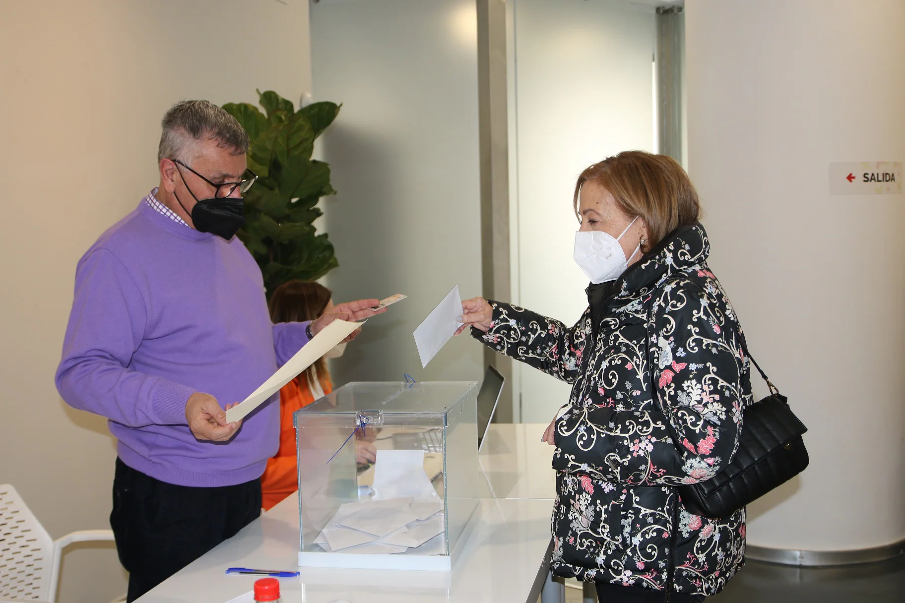 La asistencia el primer día de votación anticipada ha sido bastante alta. 