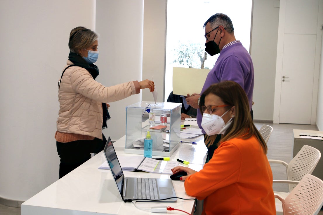 La asistencia el primer día de votación anticipada ha sido bastante alta. 