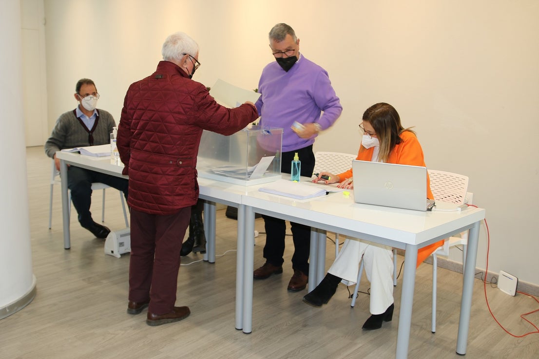 La asistencia el primer día de votación anticipada ha sido bastante alta. 