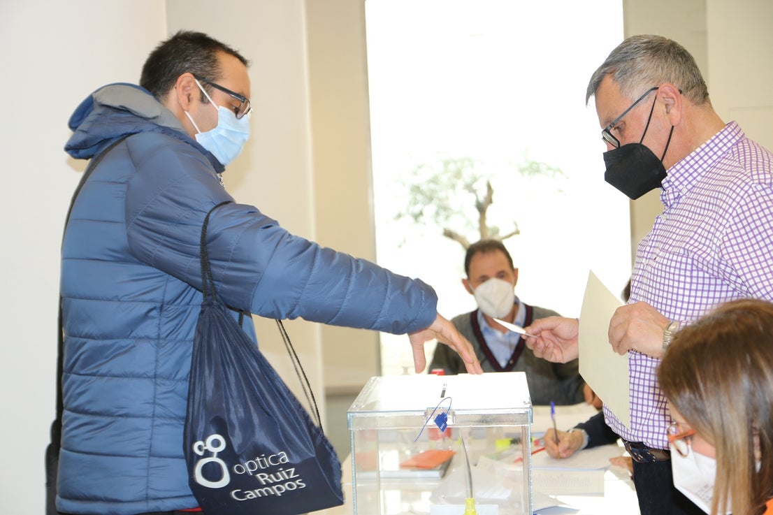 La asistencia el primer día de votación anticipada ha sido bastante alta. 