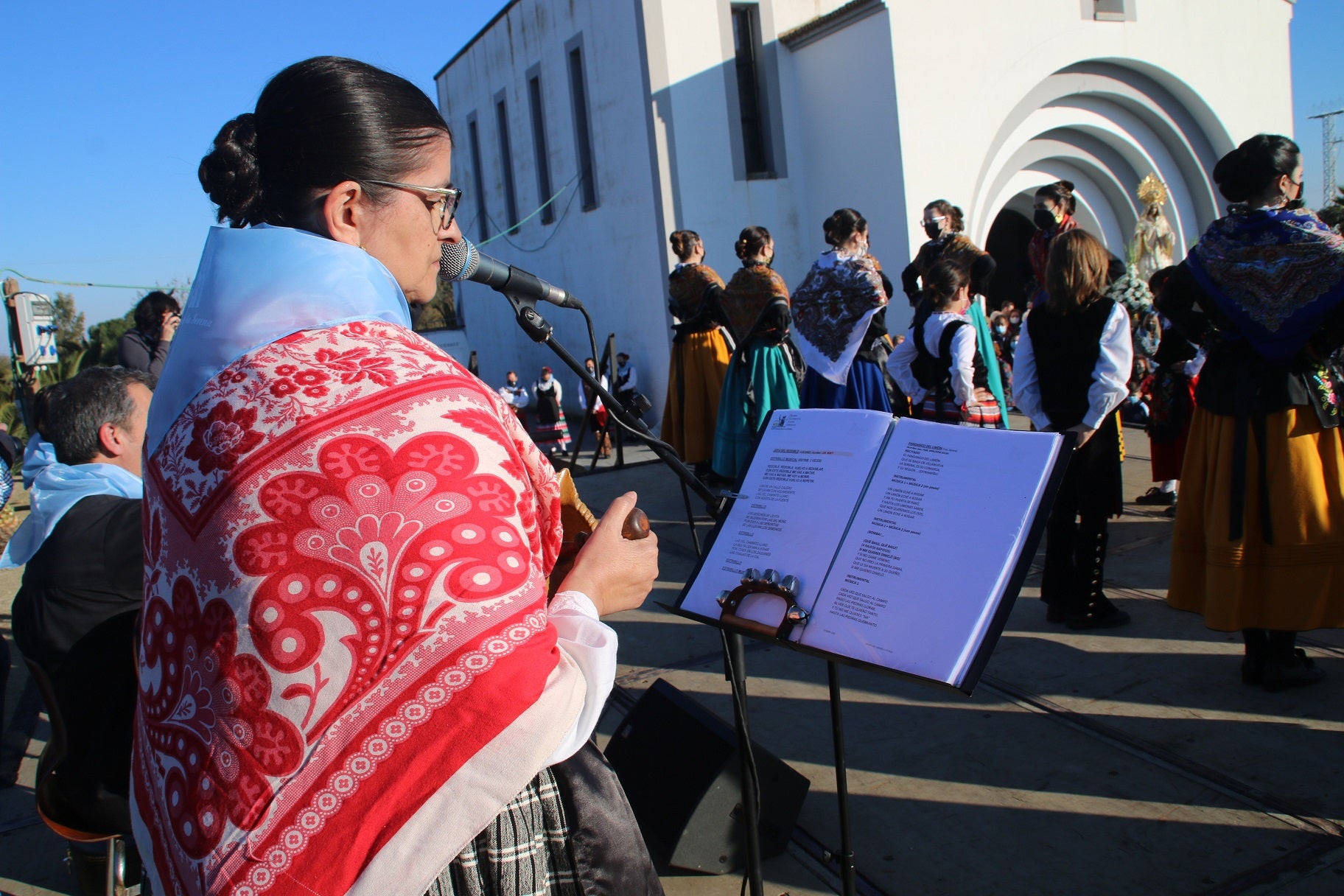 Emoción al volver a acompañar a la Virgen de la Aurora en su traída. 