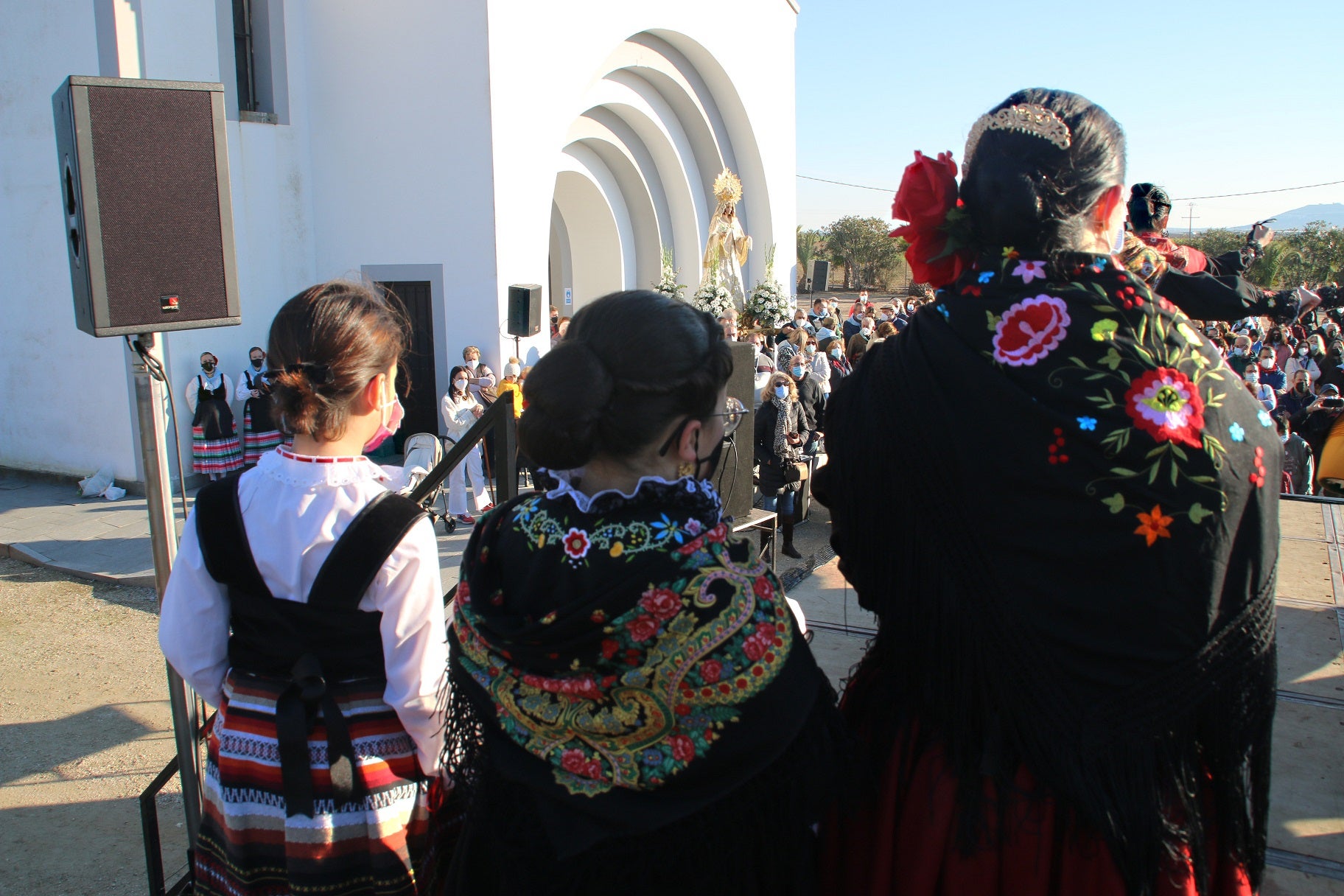 Emoción al volver a acompañar a la Virgen de la Aurora en su traída. 
