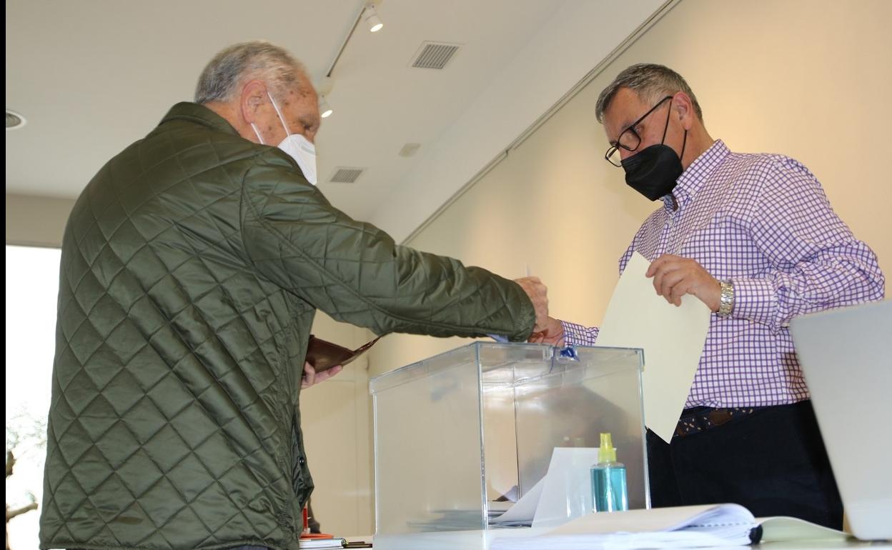 Villanueva alcanza la cifra redonda de 4.000 votos anticipados