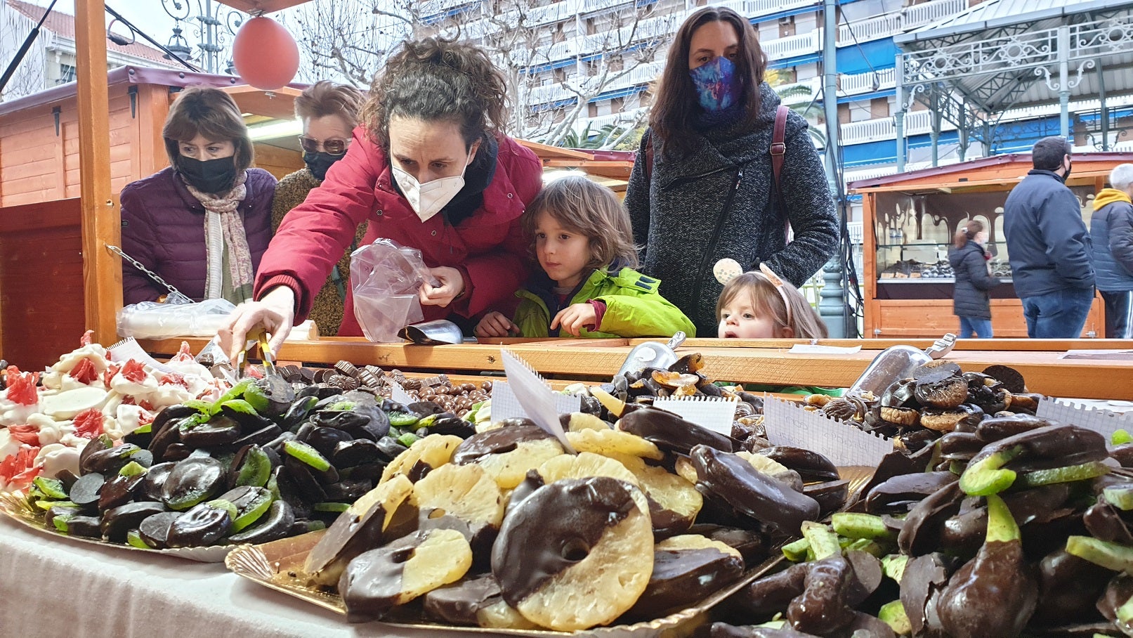 Los asistentes pudieron elegir entre cientos de propuestas a base de chocolate. 